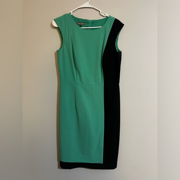 Roz & Ali Dresses & Skirts - Green and Black Color Block Business Dress Size 8